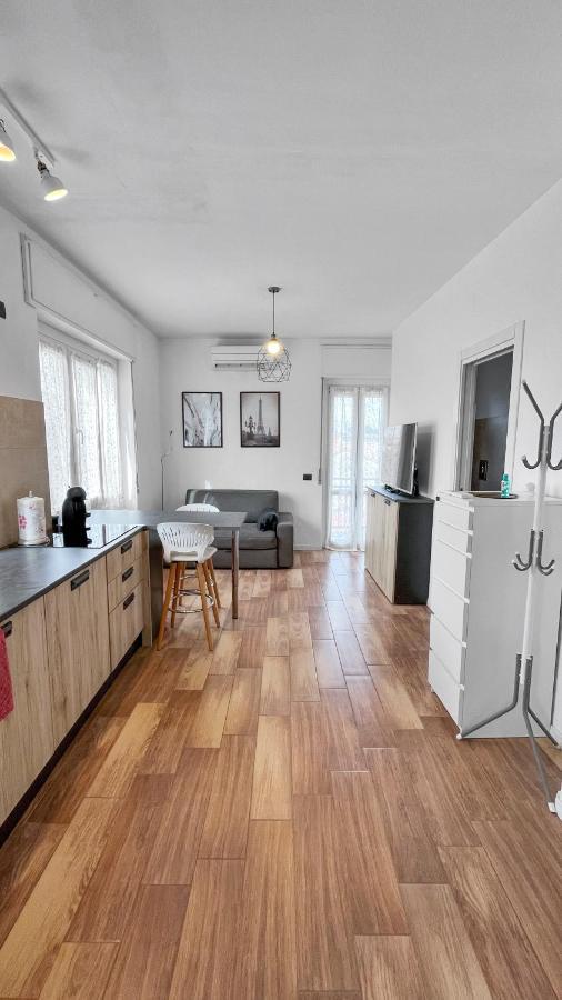 Grazioso E Luminoso Bilocale A Bernareggio Apartman Carnate Kültér fotó